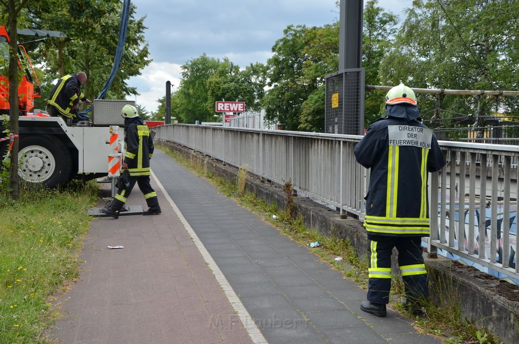 Unfall zwischen zwei KVB Bahnen Koeln Hoehenhaus Im Weidenbruch P238.JPG